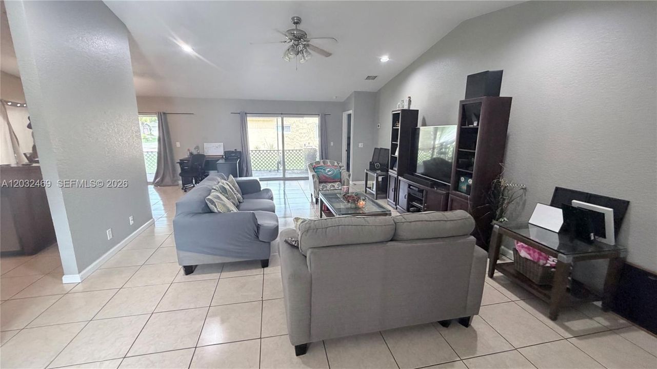 For Sale: $535,000 (3 beds, 2 baths, 1550 Square Feet)