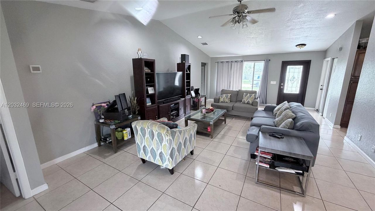 For Sale: $535,000 (3 beds, 2 baths, 1550 Square Feet)