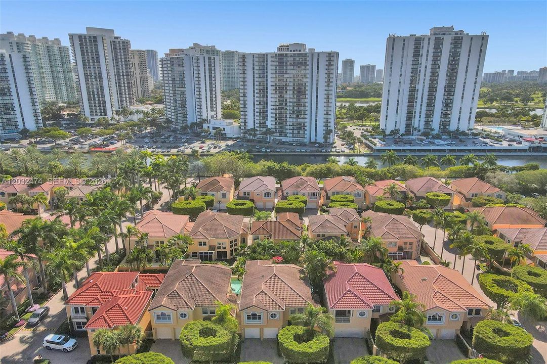 В аренду: $15,000 (4 спален, 4 ванн, 2842 Квадратных фут)