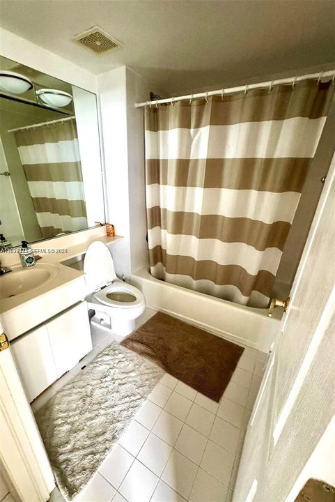 For Rent: $4,500 (2 beds, 2 baths, 1060 Square Feet)