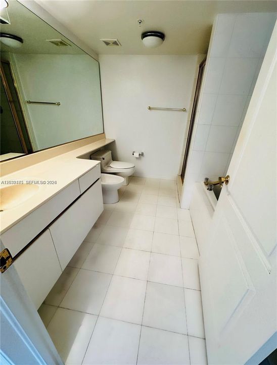 For Rent: $4,500 (2 beds, 2 baths, 1060 Square Feet)