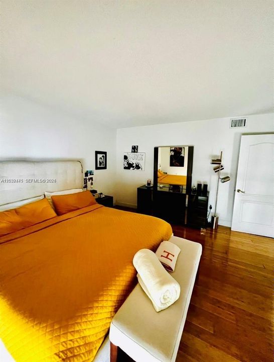 For Rent: $4,500 (2 beds, 2 baths, 1060 Square Feet)
