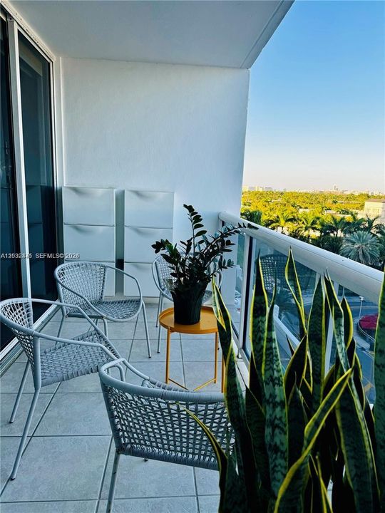 For Rent: $4,500 (2 beds, 2 baths, 1060 Square Feet)