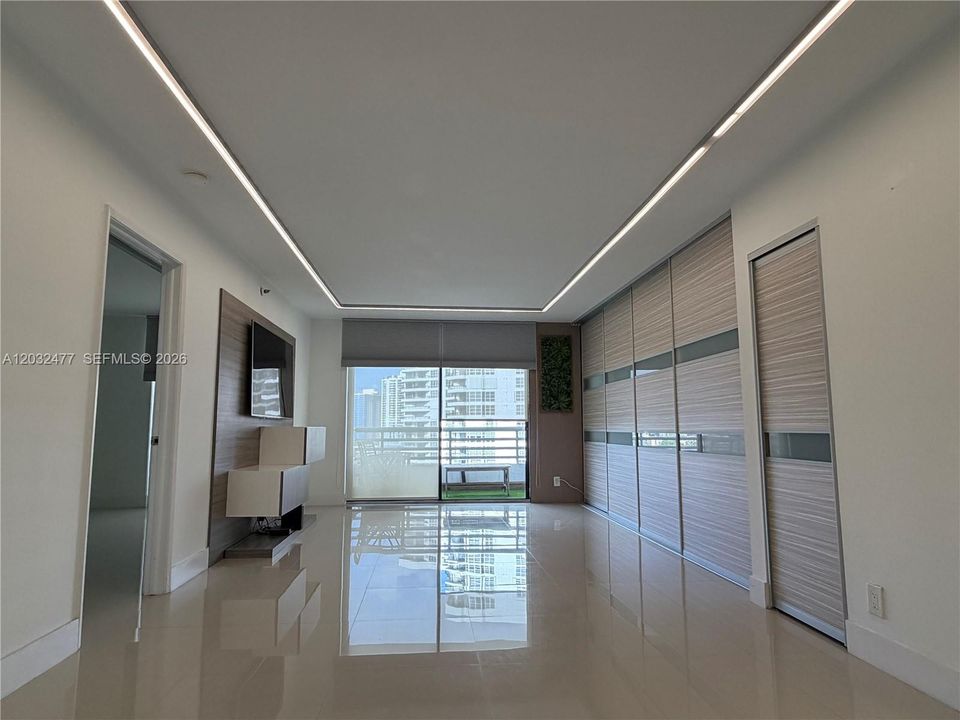 For Sale: $439,900 (1 beds, 2 baths, 990 Square Feet)