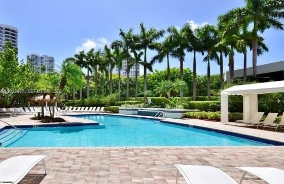 For Sale: $439,900 (1 beds, 2 baths, 990 Square Feet)