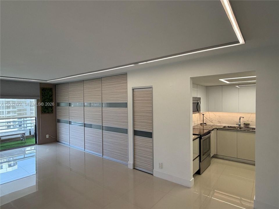 For Sale: $439,900 (1 beds, 2 baths, 990 Square Feet)