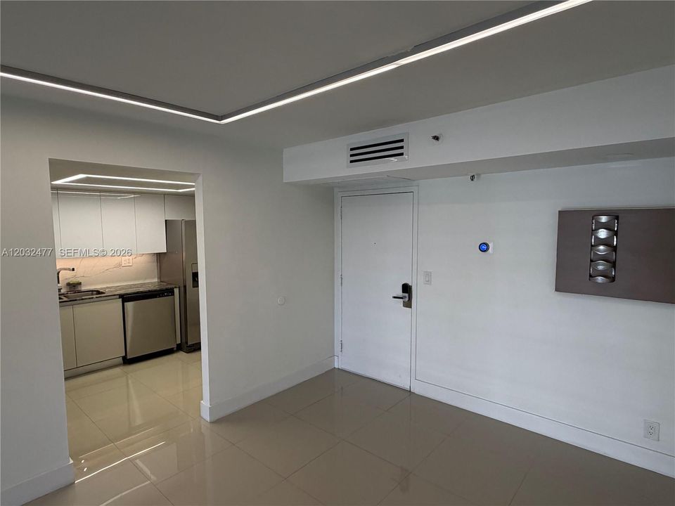 For Sale: $439,900 (1 beds, 2 baths, 990 Square Feet)