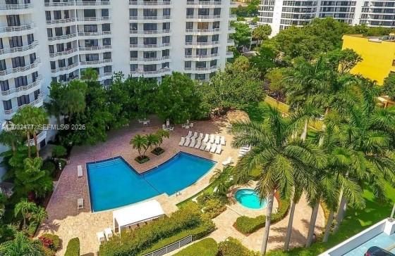 For Sale: $439,900 (1 beds, 2 baths, 990 Square Feet)