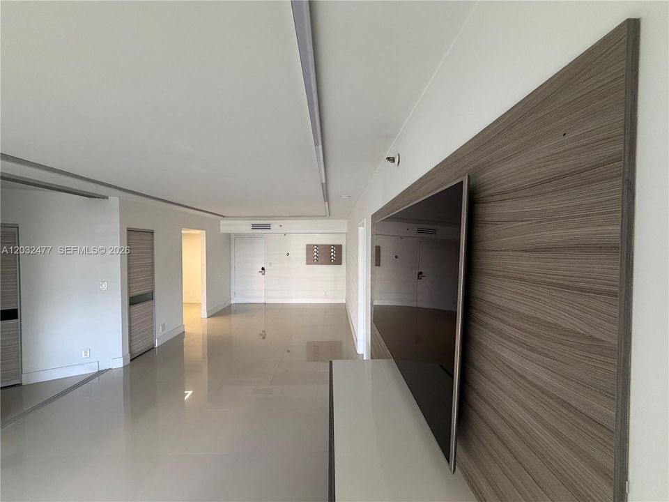 For Sale: $439,900 (1 beds, 2 baths, 990 Square Feet)