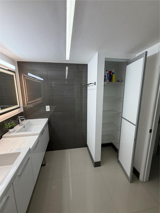 LED Lighted Mirror & Closet