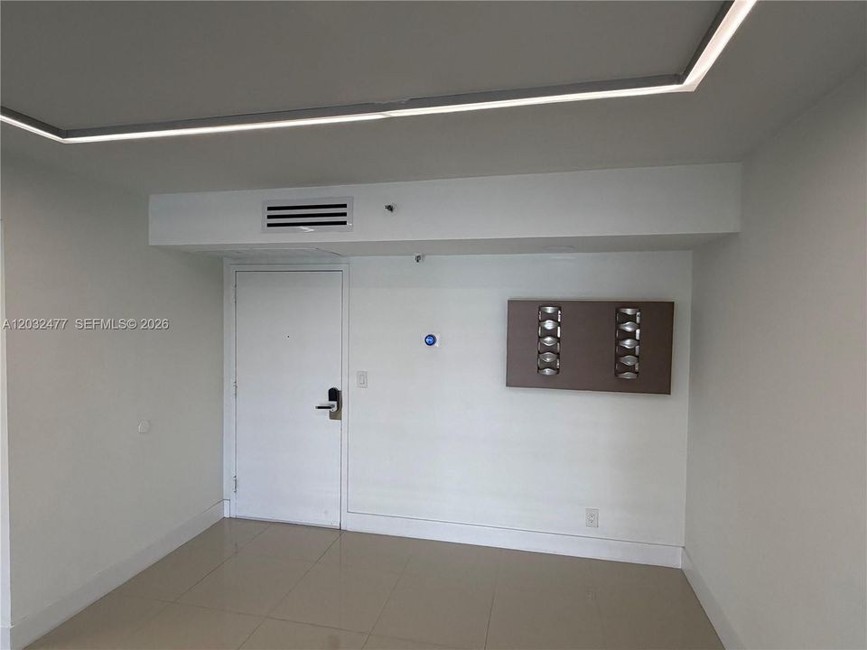 For Sale: $439,900 (1 beds, 2 baths, 990 Square Feet)