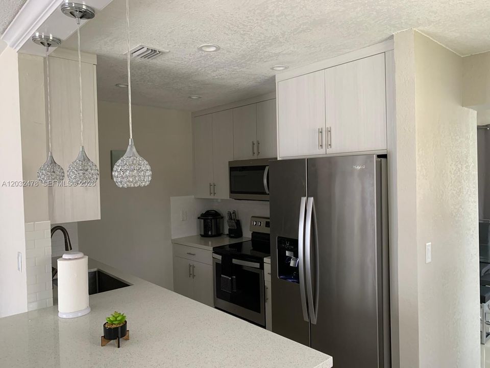 For Rent: $3,200 (3 beds, 2 baths, 1140 Square Feet)