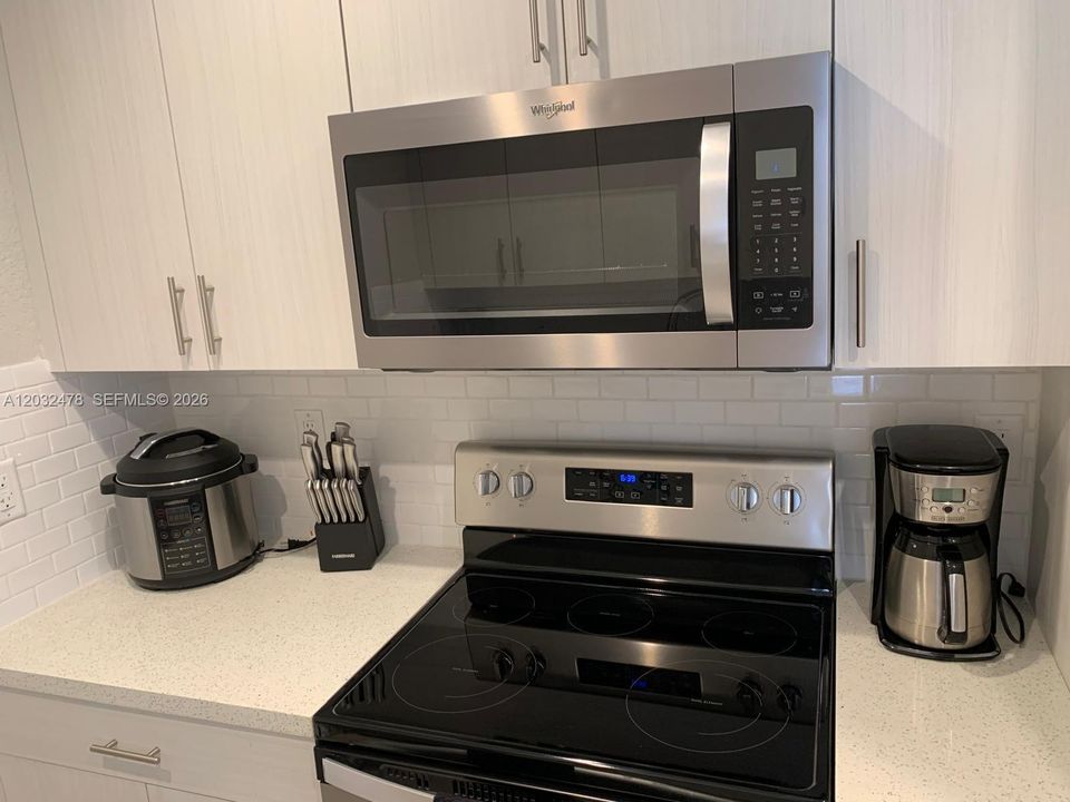 For Rent: $3,200 (3 beds, 2 baths, 1140 Square Feet)
