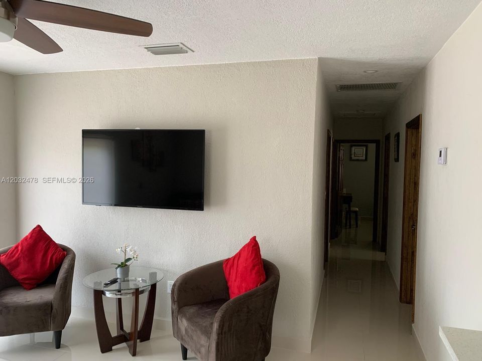 For Rent: $3,200 (3 beds, 2 baths, 1140 Square Feet)