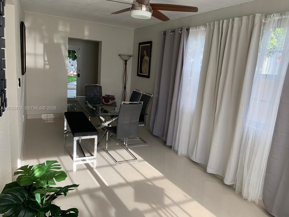 For Rent: $3,200 (3 beds, 2 baths, 1140 Square Feet)