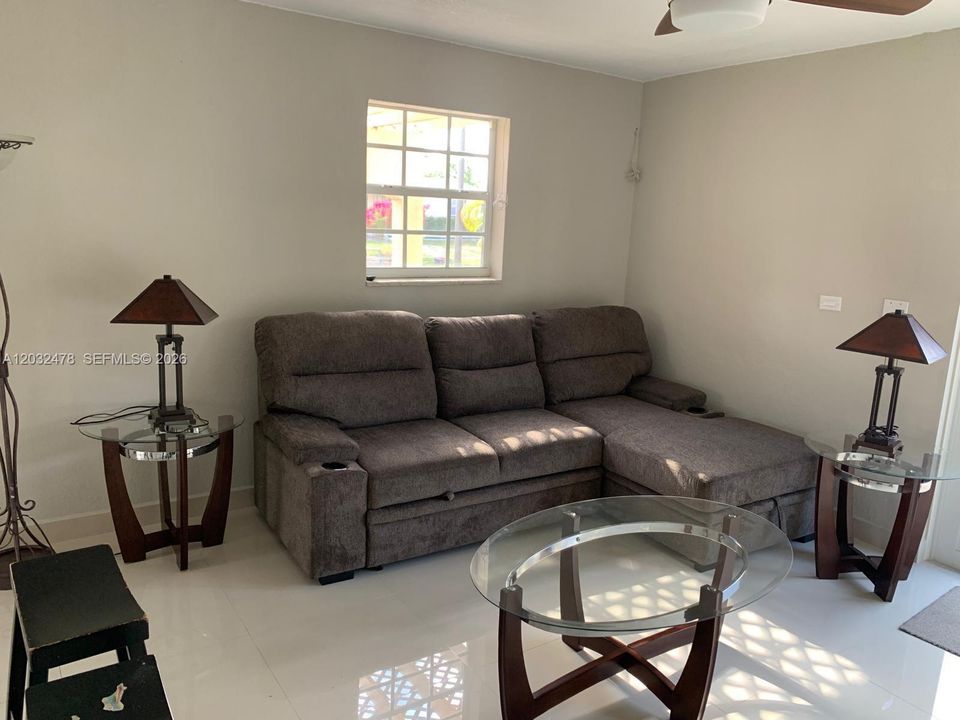 For Rent: $3,200 (3 beds, 2 baths, 1140 Square Feet)