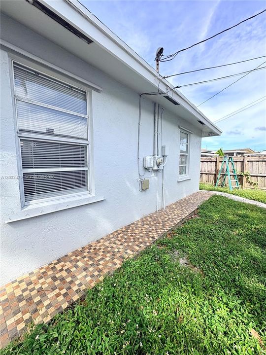 For Rent: $3,300 (3 beds, 2 baths, 1014 Square Feet)