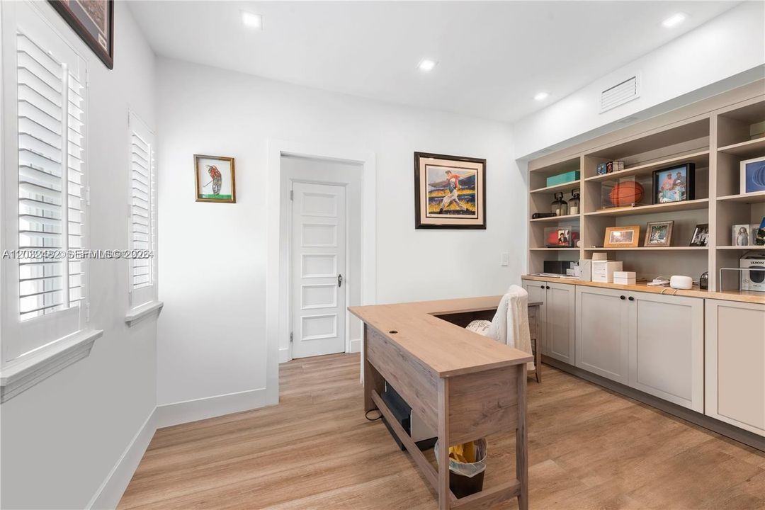 For Rent: $19,500 (4 beds, 3 baths, 2986 Square Feet)