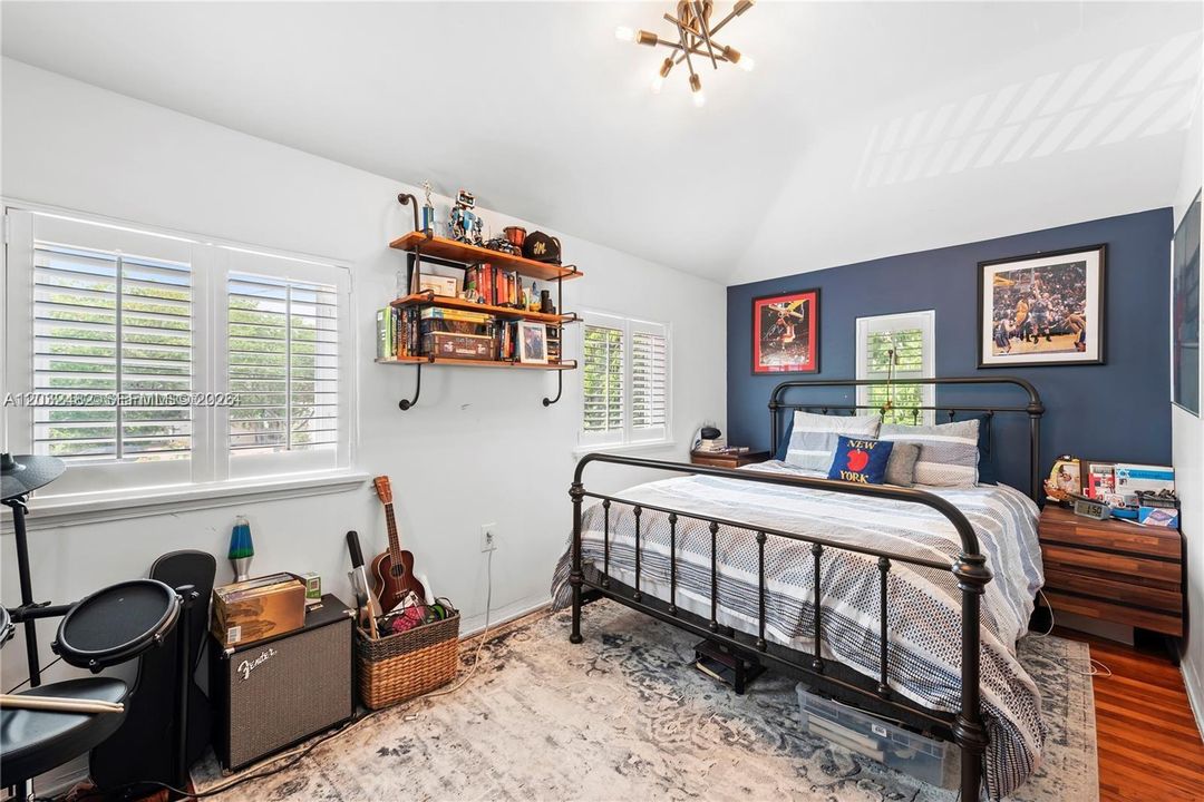 For Rent: $19,500 (4 beds, 3 baths, 2986 Square Feet)