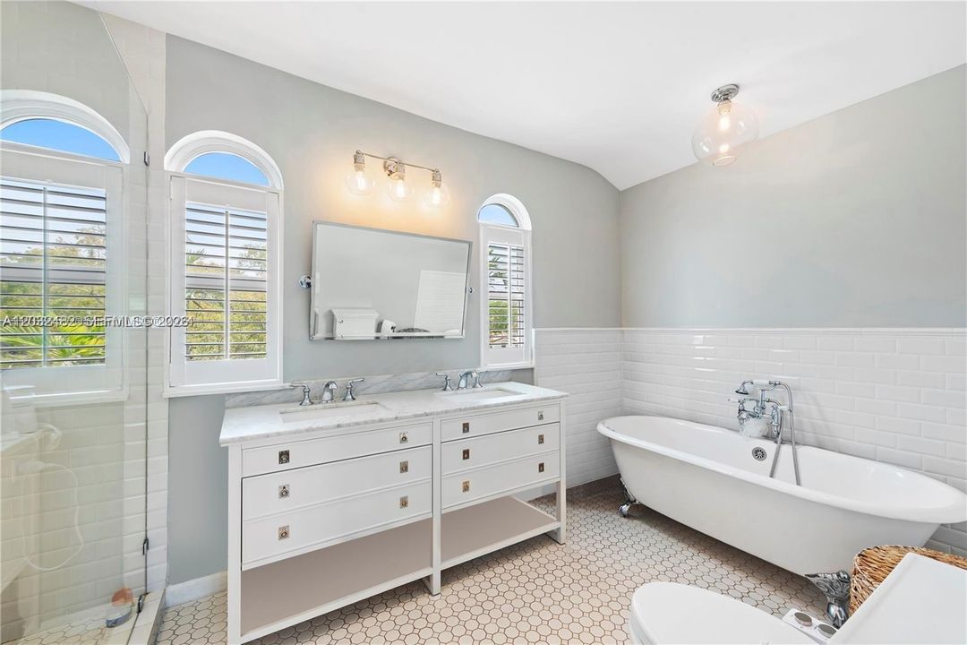 For Rent: $19,500 (4 beds, 3 baths, 2986 Square Feet)