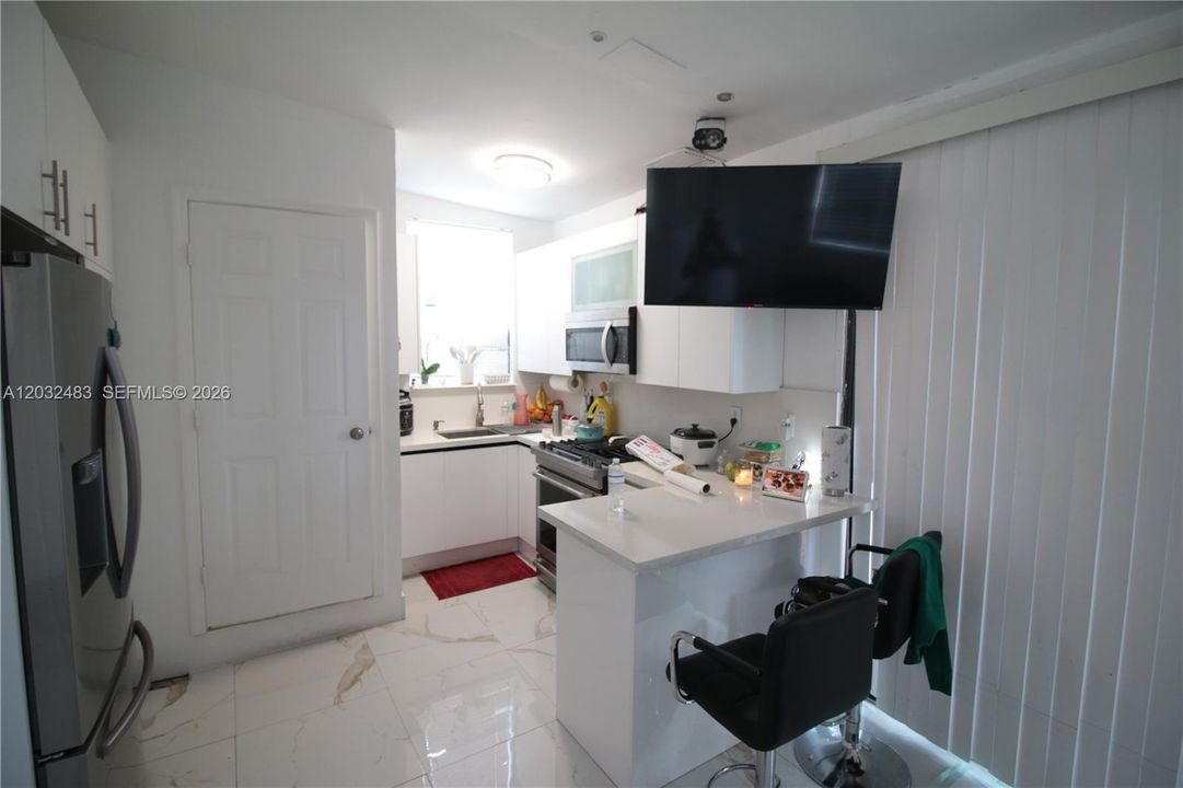 For Sale: $585,000 (2 beds, 1 baths, 1782 Square Feet)