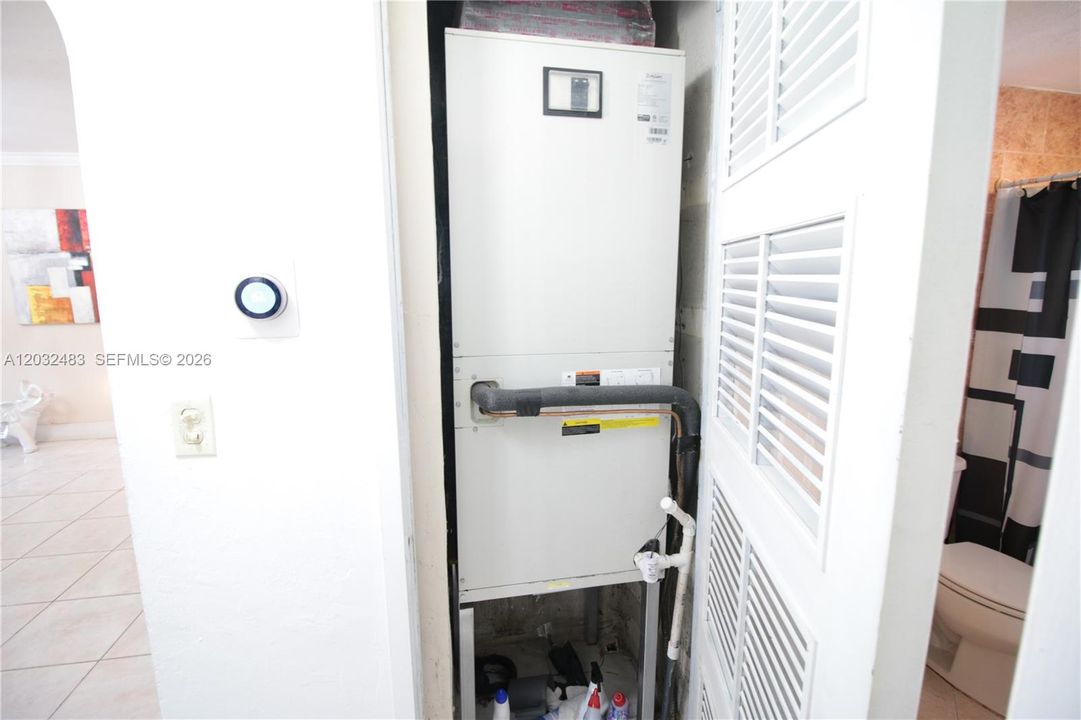 For Sale: $585,000 (2 beds, 1 baths, 1782 Square Feet)