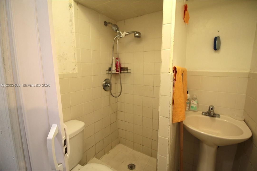 For Sale: $585,000 (2 beds, 1 baths, 1782 Square Feet)