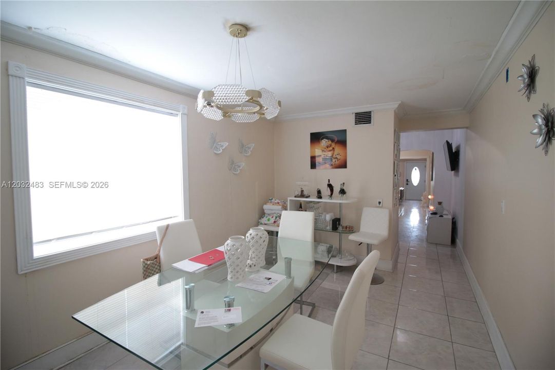 For Sale: $585,000 (2 beds, 1 baths, 1782 Square Feet)
