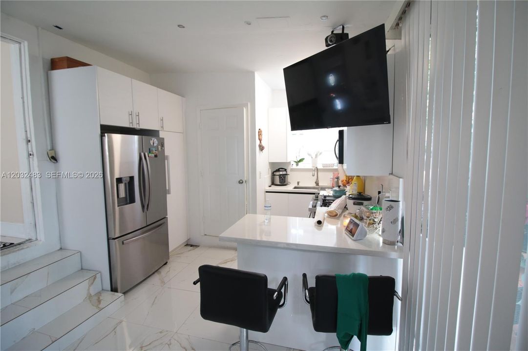 For Sale: $585,000 (2 beds, 1 baths, 1782 Square Feet)