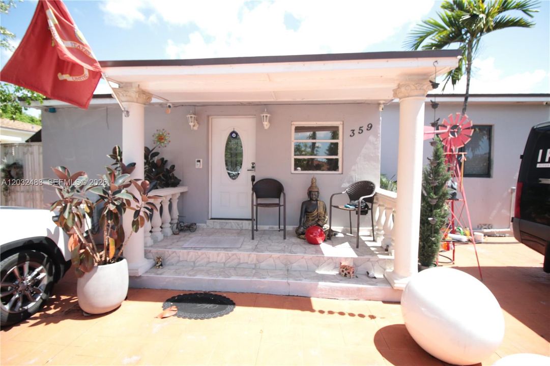 For Sale: $585,000 (2 beds, 1 baths, 1782 Square Feet)