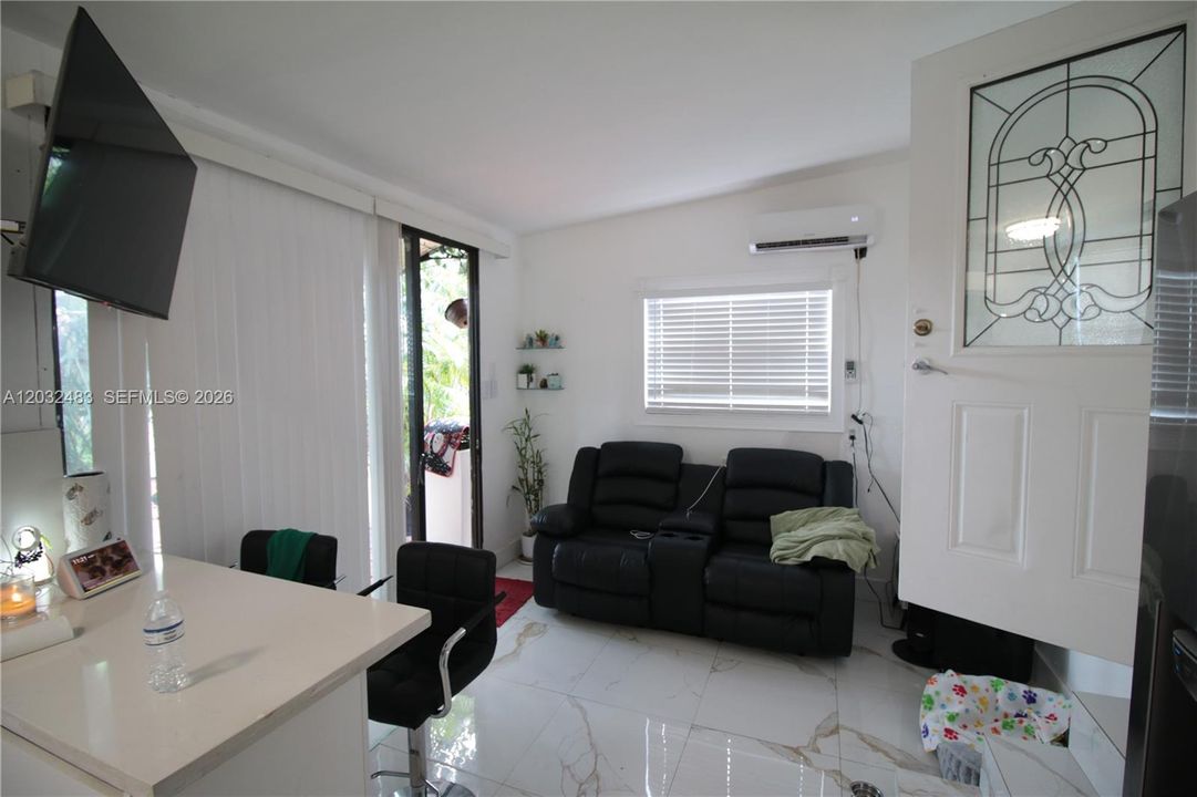 For Sale: $585,000 (2 beds, 1 baths, 1782 Square Feet)