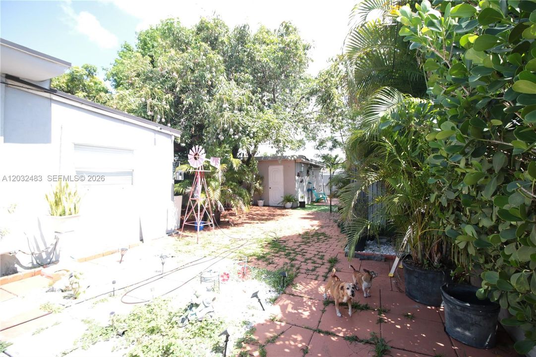 For Sale: $585,000 (2 beds, 1 baths, 1782 Square Feet)