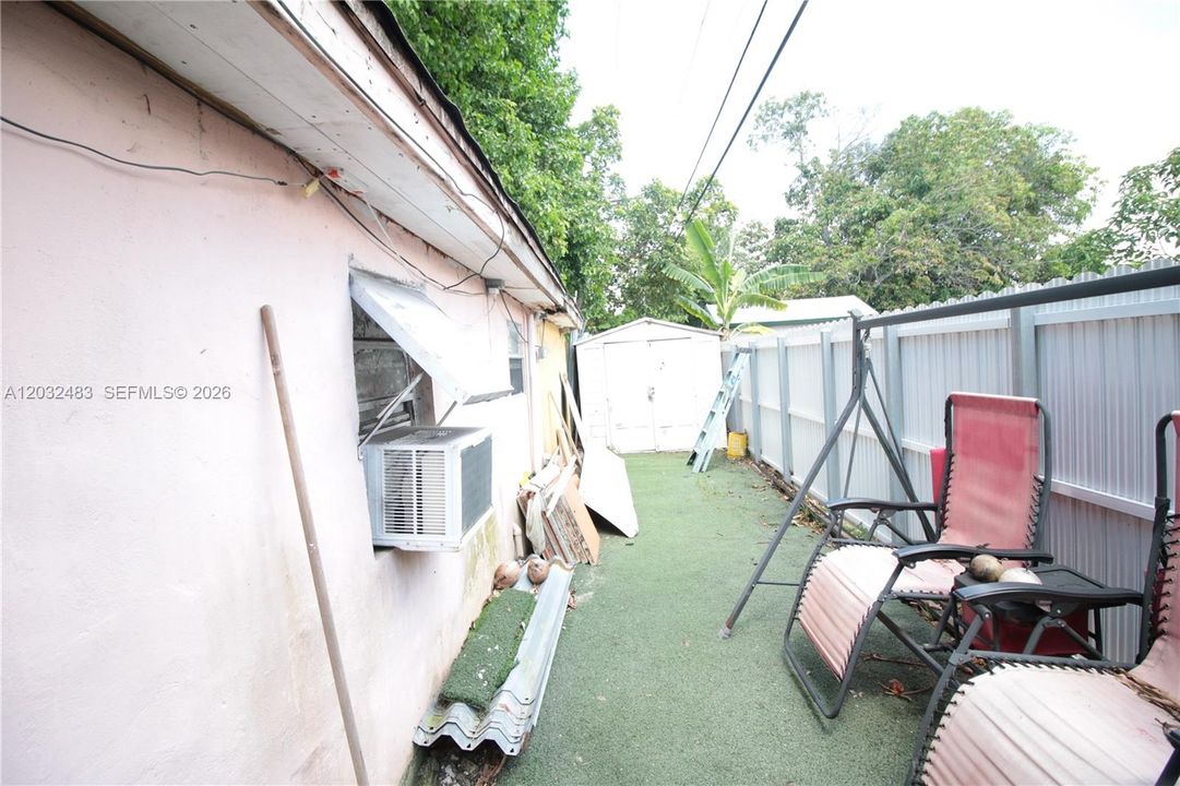 For Sale: $585,000 (2 beds, 1 baths, 1782 Square Feet)