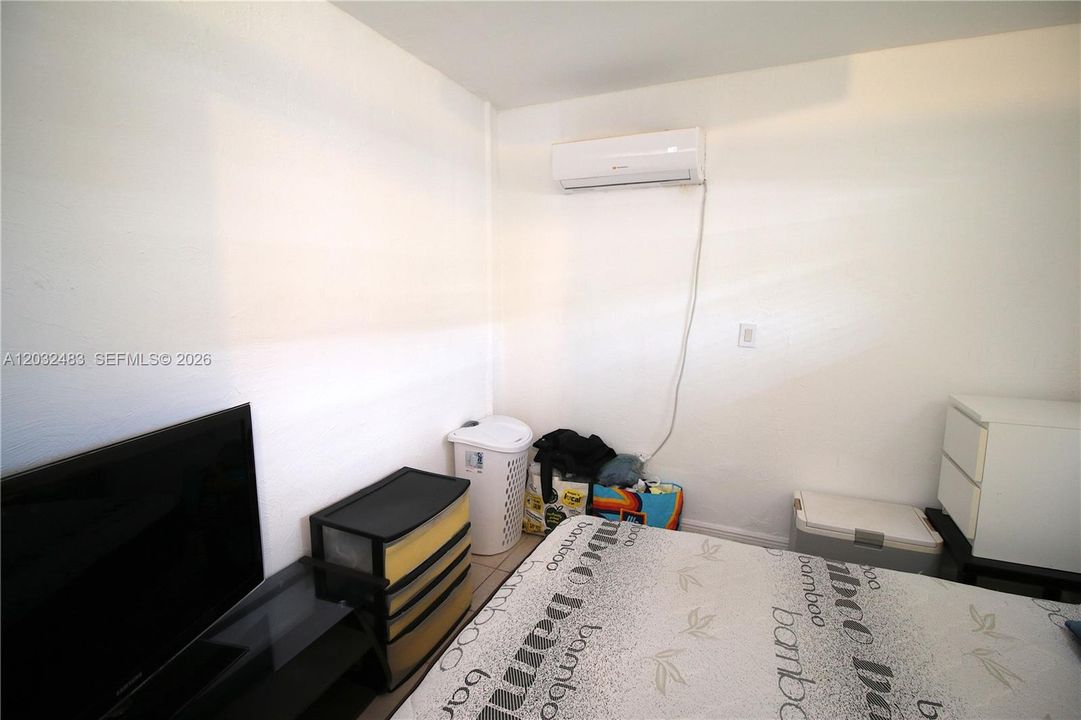 For Sale: $585,000 (2 beds, 1 baths, 1782 Square Feet)