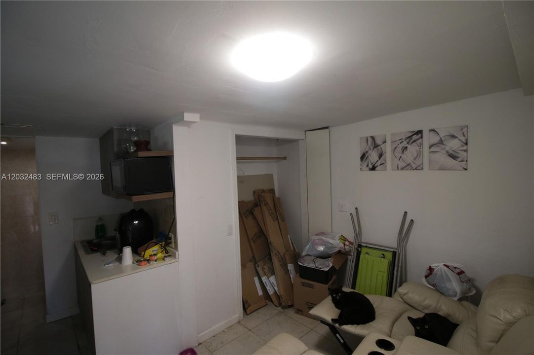 For Sale: $585,000 (2 beds, 1 baths, 1782 Square Feet)