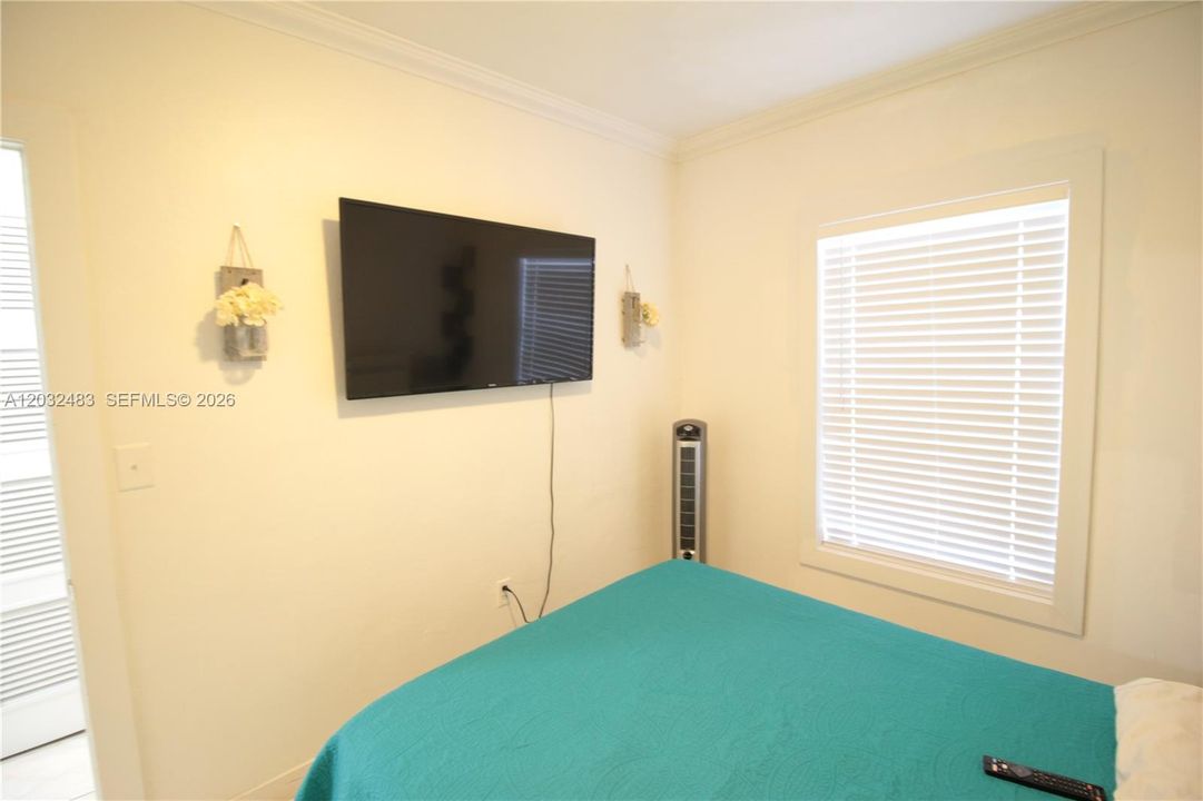 For Sale: $585,000 (2 beds, 1 baths, 1782 Square Feet)