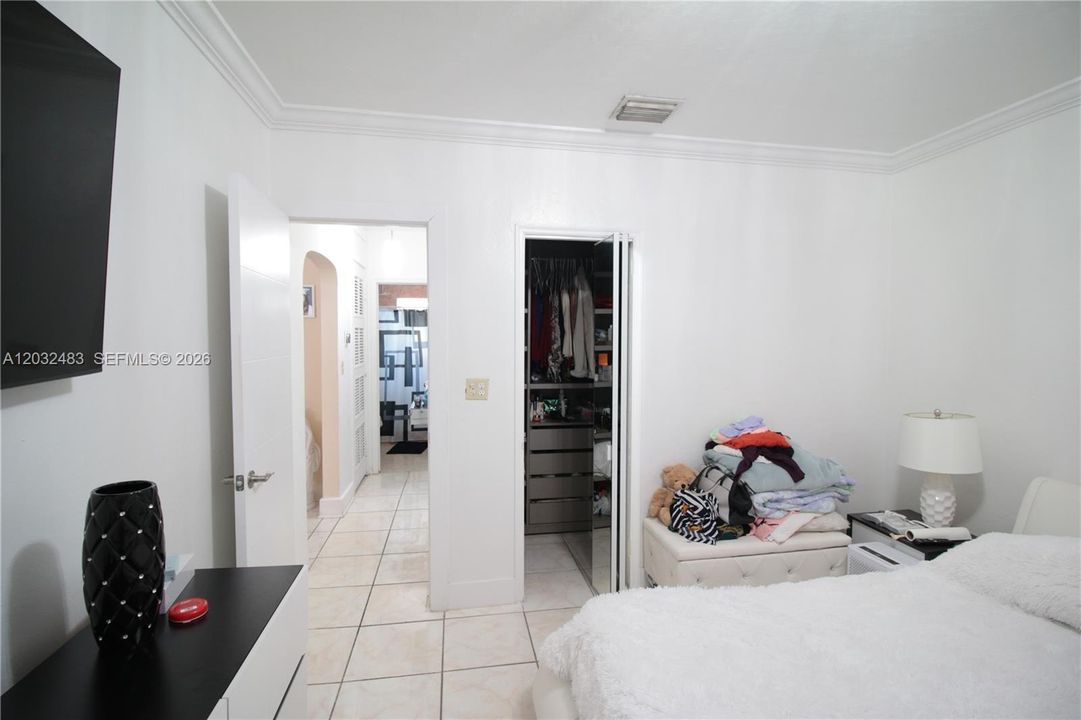 For Sale: $585,000 (2 beds, 1 baths, 1782 Square Feet)