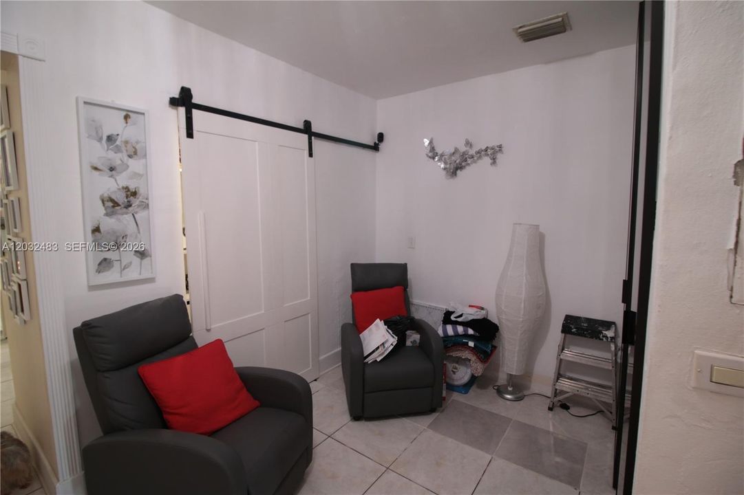 For Sale: $585,000 (2 beds, 1 baths, 1782 Square Feet)
