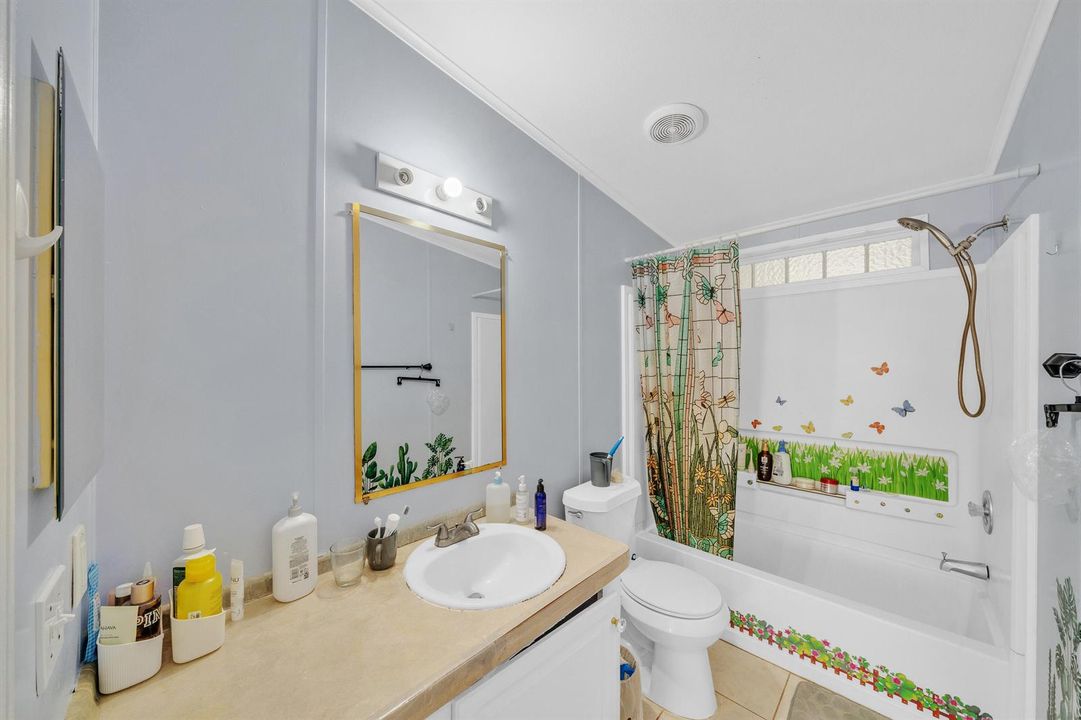 7 Guest Bathroom (2)
