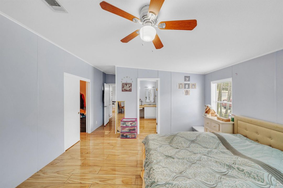 9 Primary Bedroom (2)