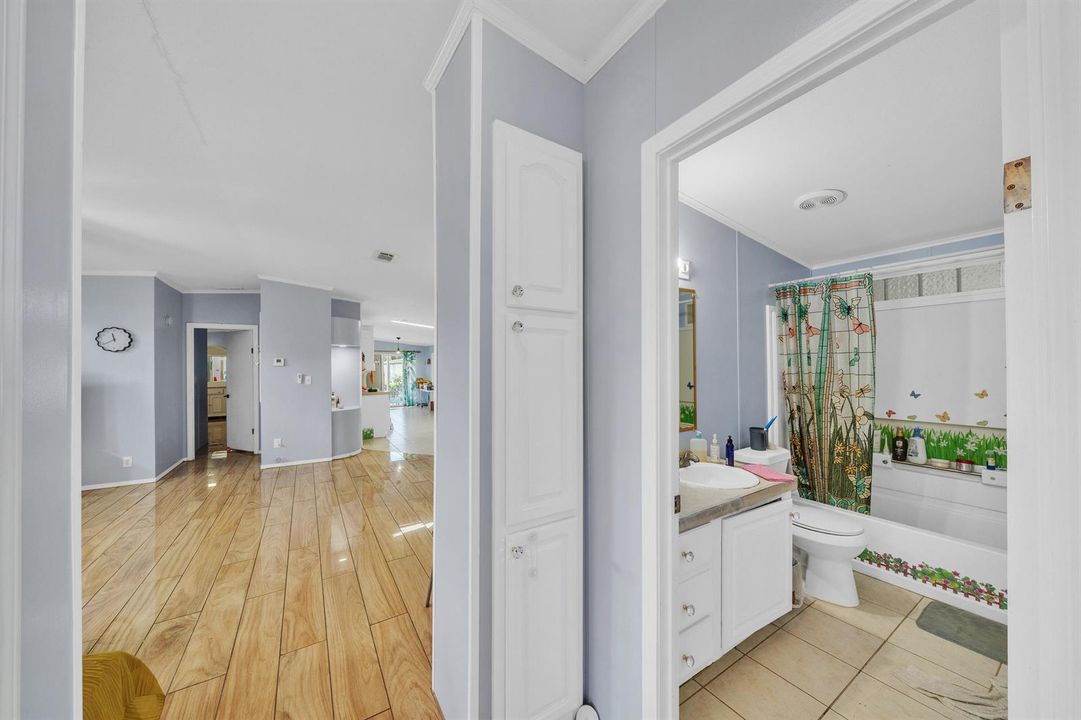 7 Guest Bathroom (1)