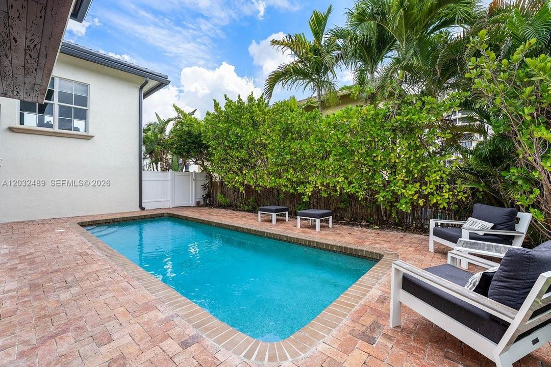 For Sale: $2,850,000 (4 beds, 3 baths, 2664 Square Feet)