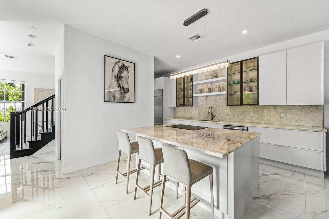 Large island for entertaining