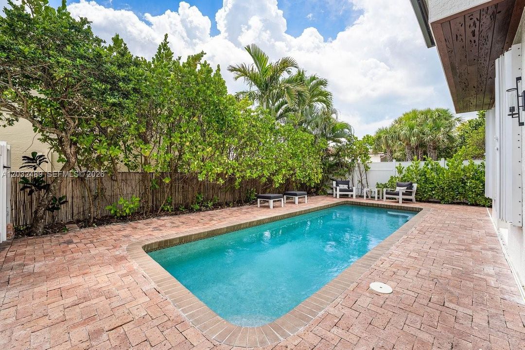 For Sale: $2,850,000 (4 beds, 3 baths, 2664 Square Feet)