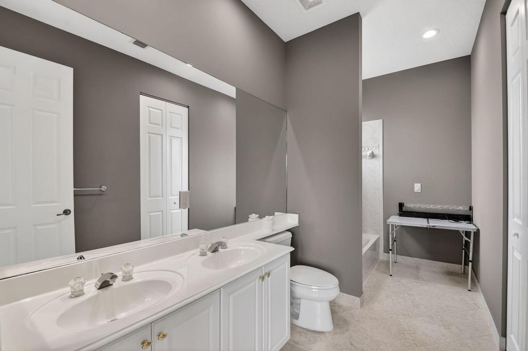 UpstairsEnSuite