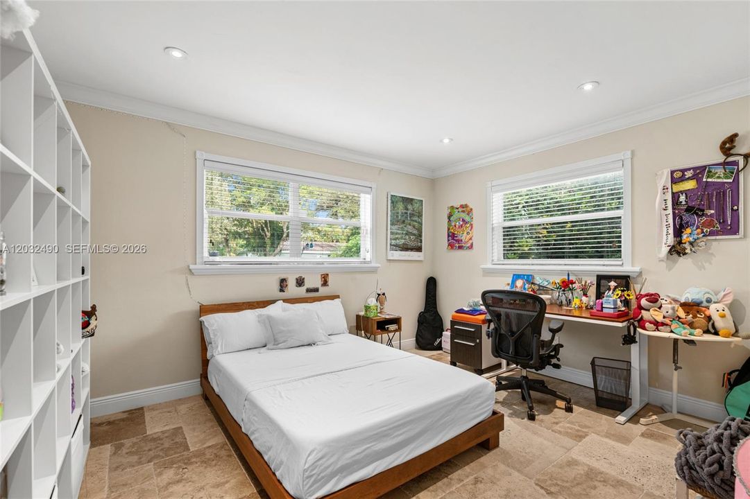 En Renta: $8,500 (4 camas, 2 baños, 2701 Pies cuadrados)