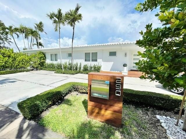 For Rent: $18,500 (4 beds, 4 baths, 2314 Square Feet)