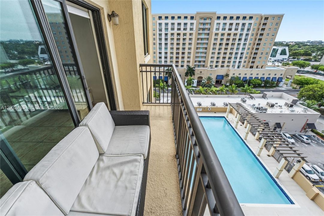 For Sale: $420,000 (2 beds, 2 baths, 1009 Square Feet)