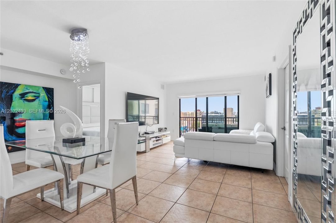 For Sale: $420,000 (2 beds, 2 baths, 1009 Square Feet)