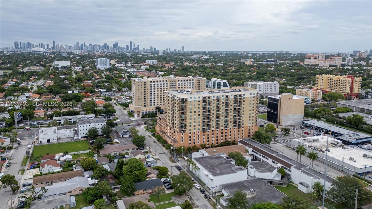 For Sale: $420,000 (2 beds, 2 baths, 1009 Square Feet)